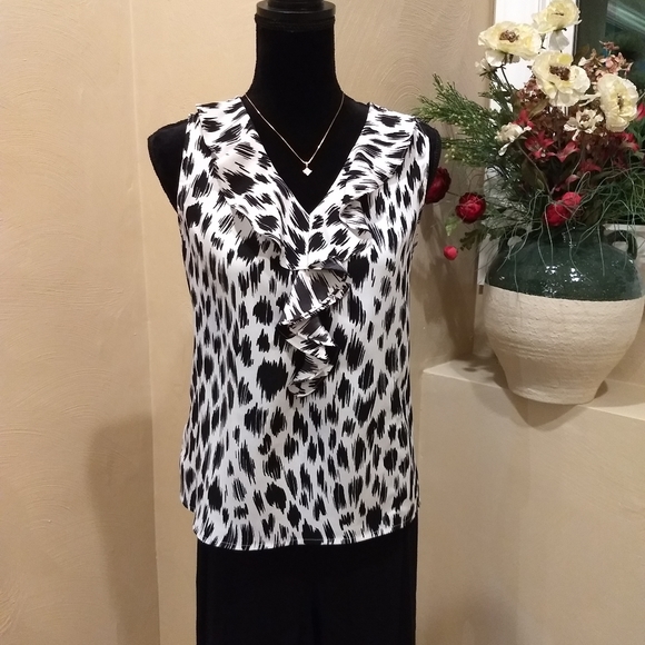 Ann Taylor LOFT petite leopard print short sleeved blouse - Picture 7 of 7